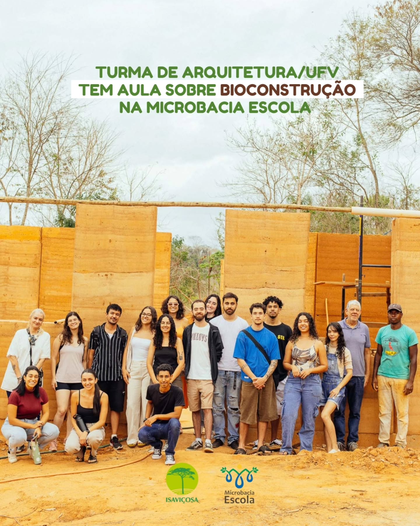 Turma de Arquitetura/UFV em aula sobre bioconstrucao na Microbacia Escola/ISAVICOSA